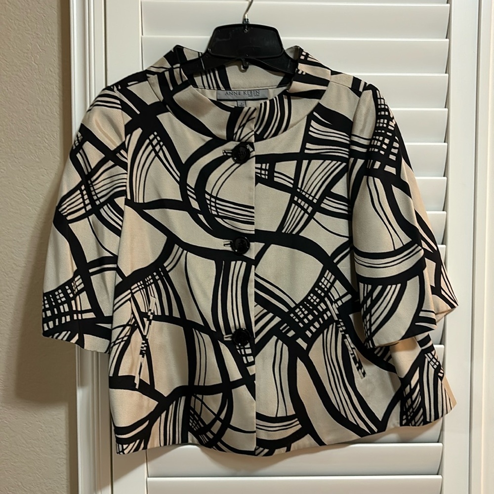 Vintage Silk Anne Taylor suit jacket. Super cute bell sleeves.